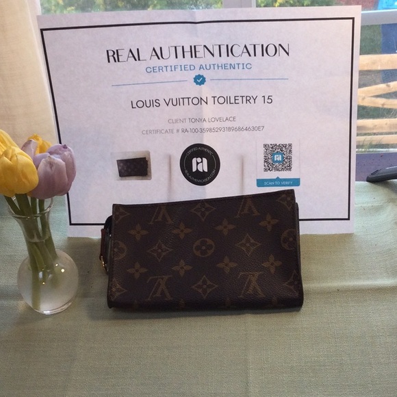 LOUIS VUITTON TOILETRY 15 POUCH - Picture 2 of 9